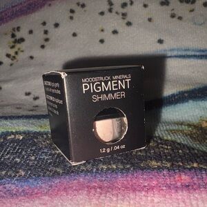 Younique Mineral Pigment Loose Powder shimmer Eye shadow - Shade Sexy .04 oz